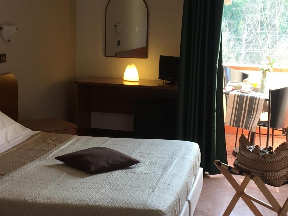 Room image 3