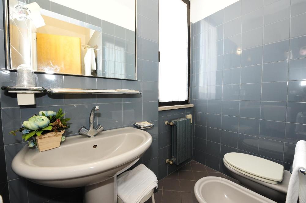 Room image 4