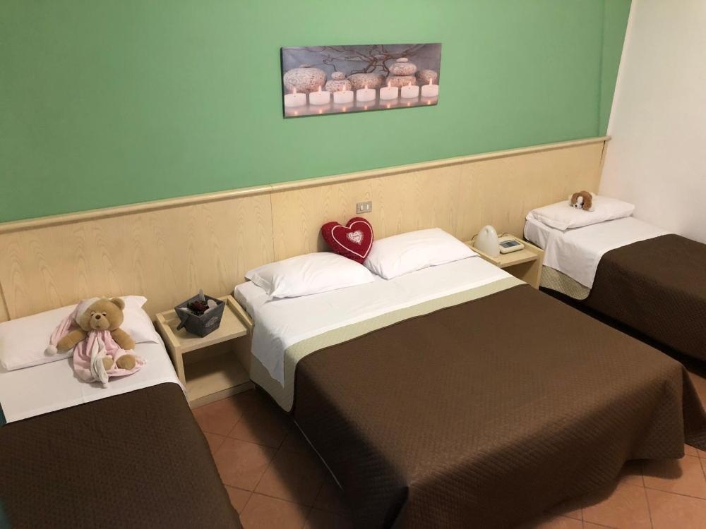 Room image 3